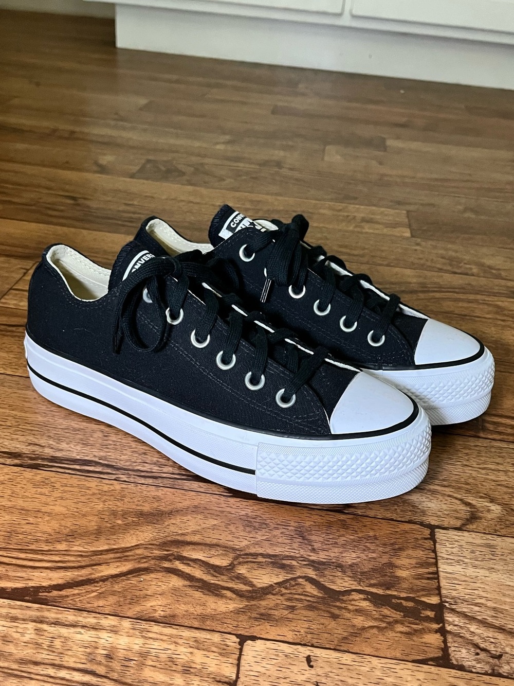 Converse Chuck Taylor All Star Lift Platform Black Low Top Women’s 8